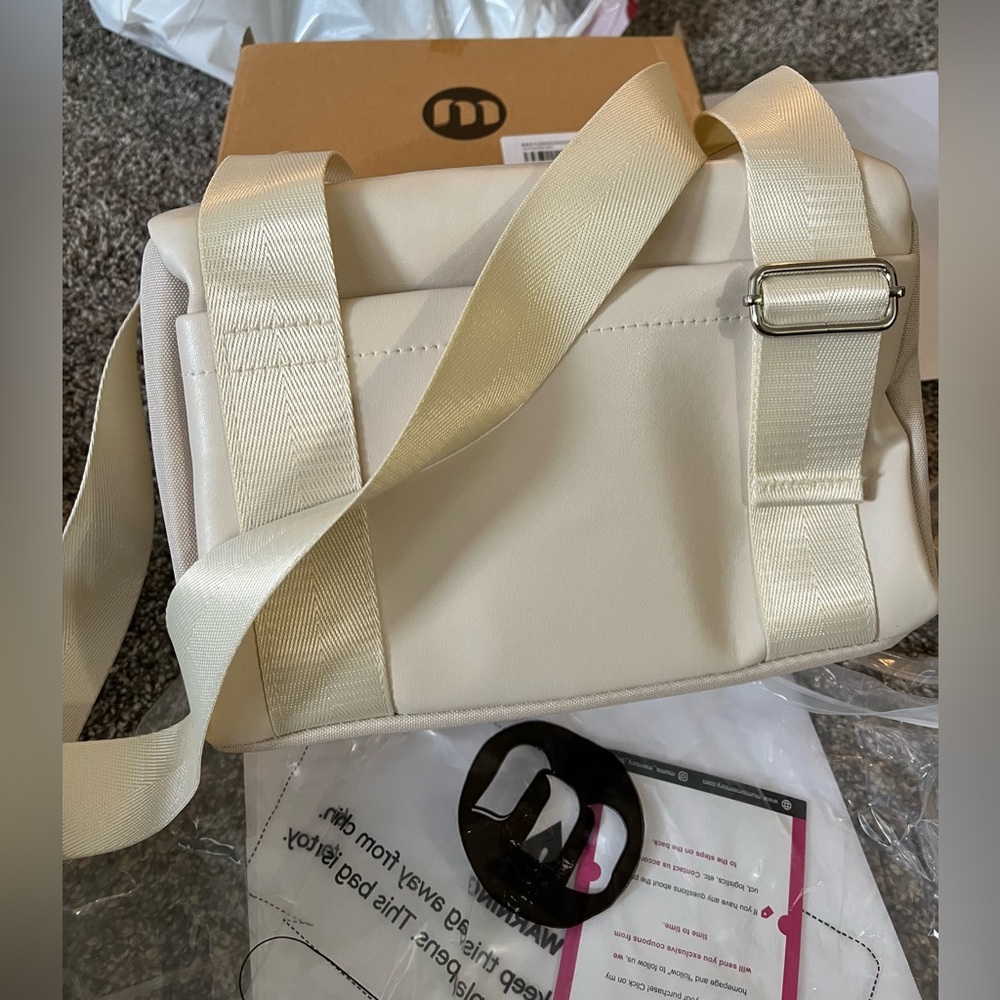 Chic Cream gym/travel Bag with Bow Accent
